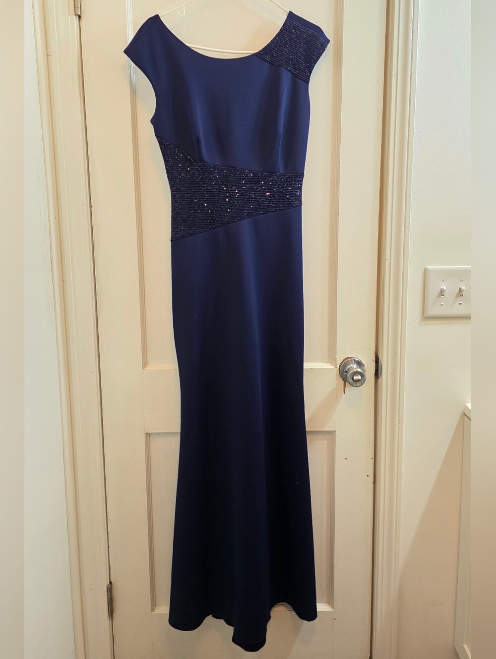 Women's Formal Navy Blue Xscape Gown Size 6, Stretchy, Military Ball, Modest